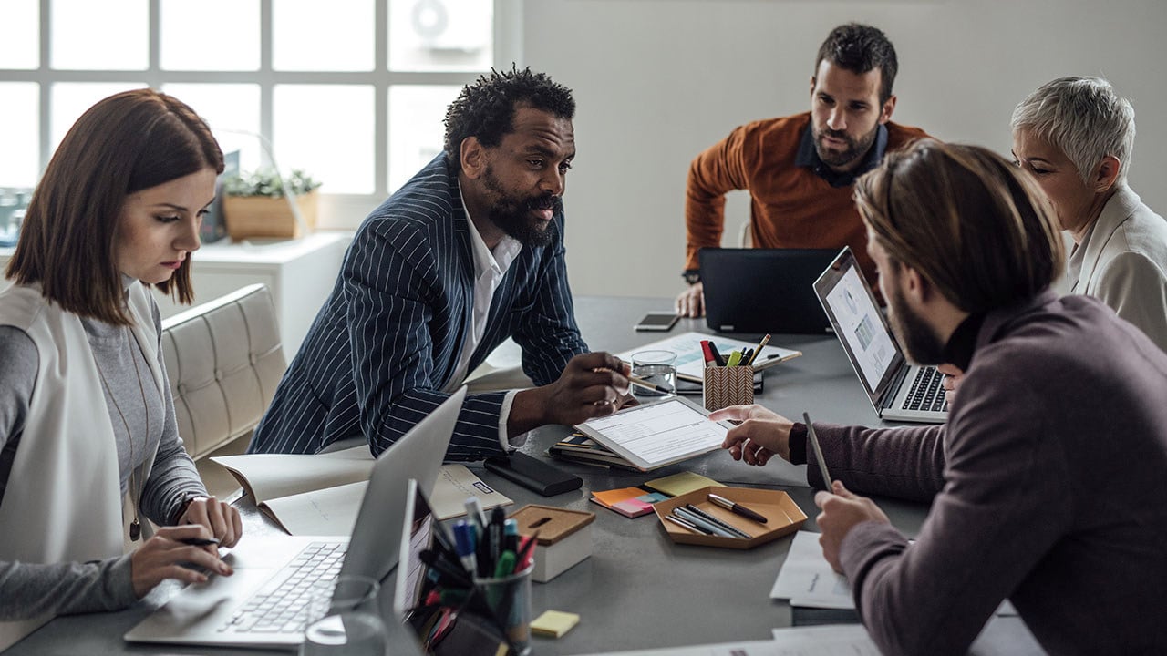 image of a product owner helping an agile Scrum team succeed