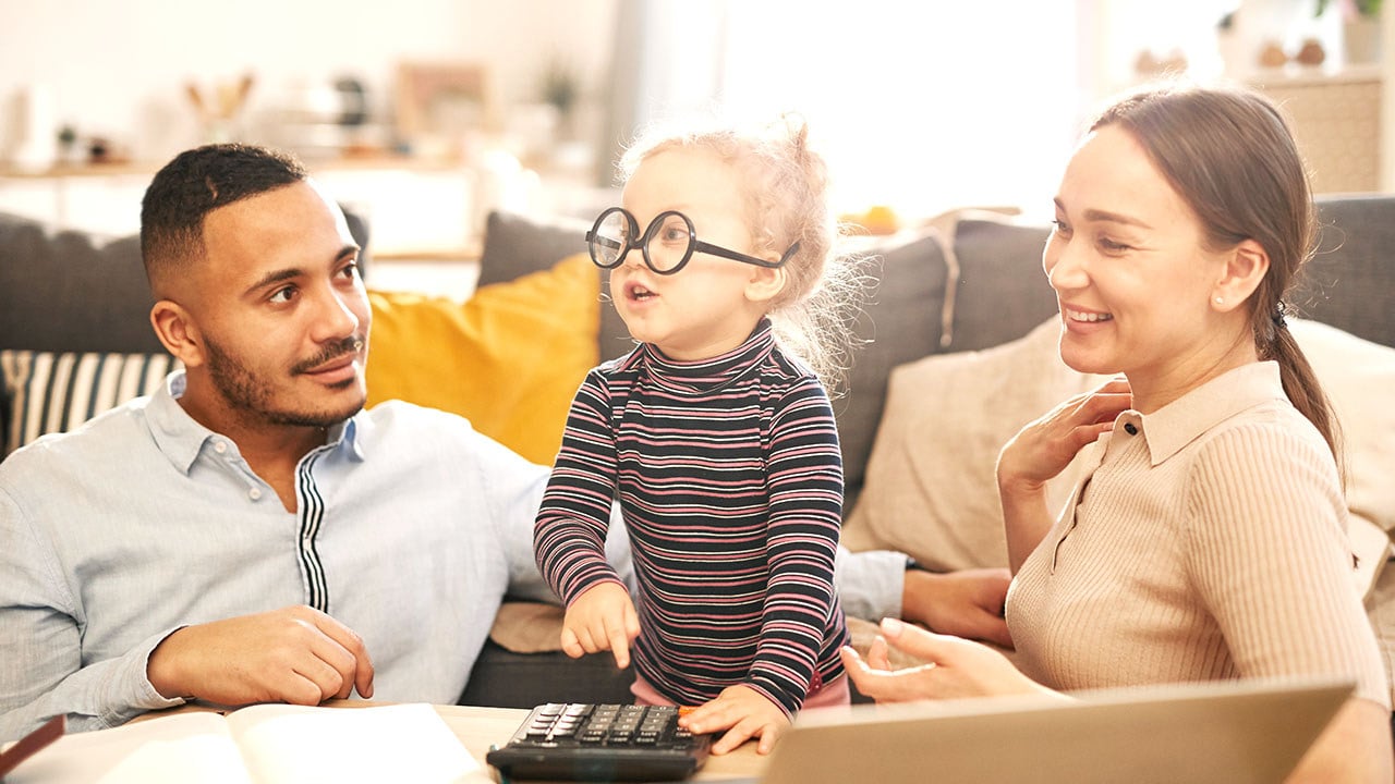 Image of a family of agile practitioners practicing Scrum at home with their family.